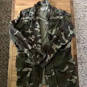 Green camouflage canvas jacket from Urban Outfitters. In great condition.